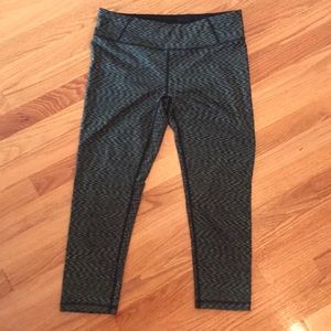 Lucy Capri workout leggings